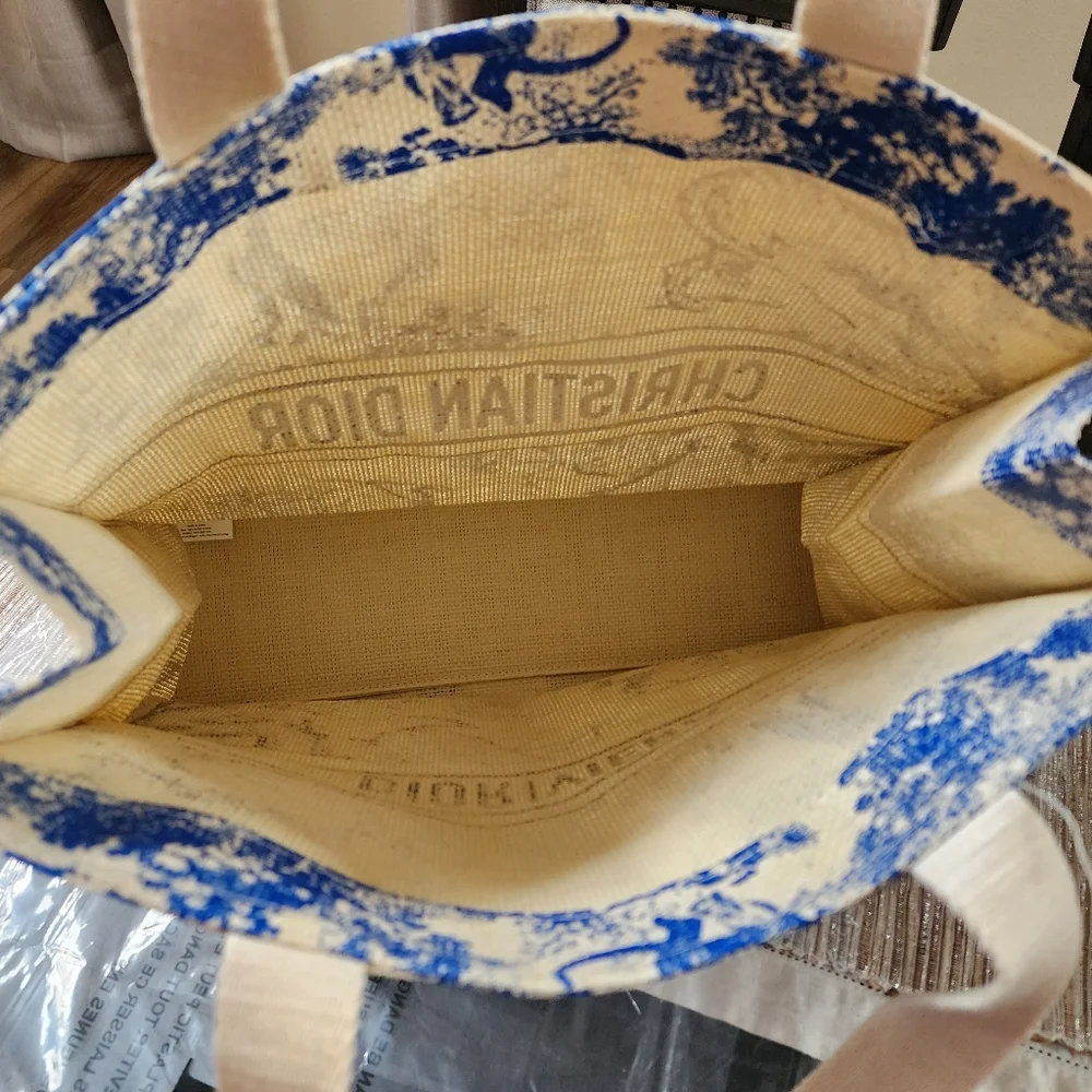 Christian Dior Straw Tote, New - Picture 8 of 9